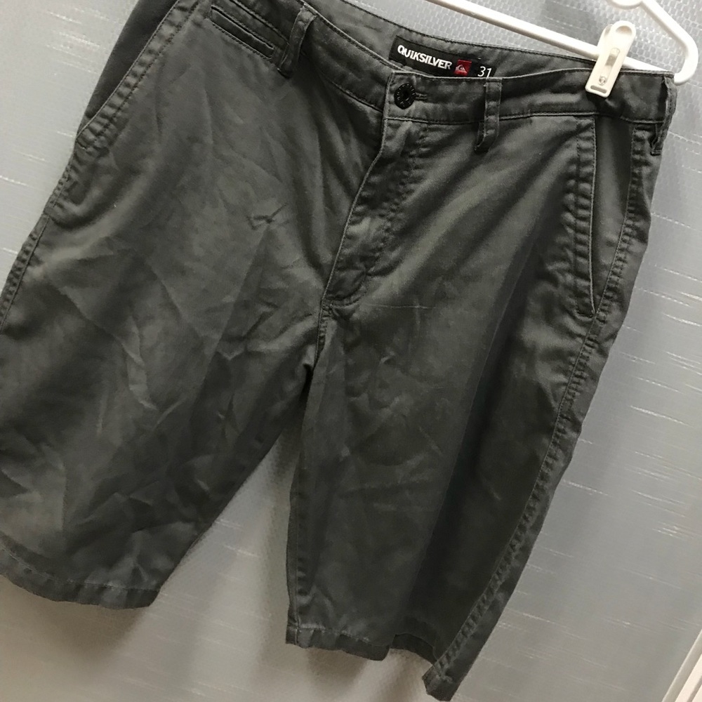 Quiksilver Size 31 shorts
